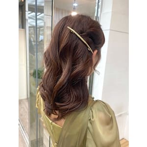 バレッタアレンジ結婚式ヘアお呼ばれヘアセット大人レイヤー渋谷