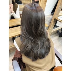 レイヤーロンググレーベージュアッシュオリーブ前髪パーマ渋谷
