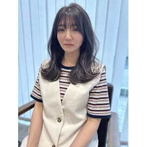 セミロングレイヤー×シースルーバング