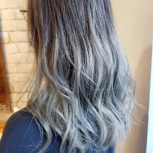 カット＋グラデーションカラーブリーチカラー