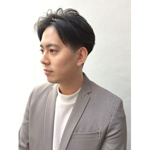 ３０代４０代大人メンズ髪型センターパートツーブロックスタイル