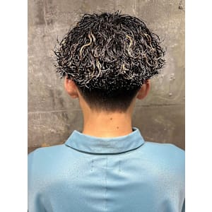 波巻き　　マッシュパーマ　ハイライト　ツーブロック