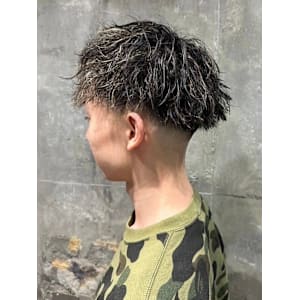 スキンフェード　メッシュ　ツイストスパイラルパーマ　爽やか