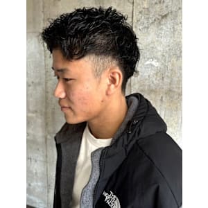 ツーブロック　アップバング　メンズショート　黒髪　爽やか