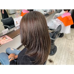 カット、カラー、トリートメント