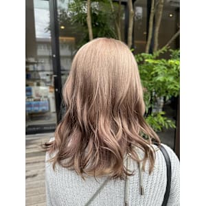 ミルクティーベージュ/山本凌也