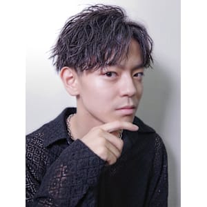 スーツ短髪ツーブロック束感モテる黒髪シークレットパーマ流行 - メンズサロン growth天神店【メンズサロングロウ】 メンズカット/メンズパーマ/眉毛【メンズサロン グロウ テンジンテン メンズサロングロウ  メンズカット メンズパーマ マユゲ】掲載中