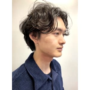 お手入れ簡単外国人風大きなランダムカールの無造作メンズパーマ