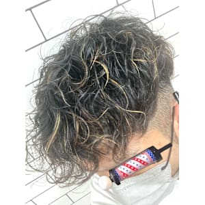メッシュカラー＋メンズパーマ - THE CUT【ザ カット】掲載中