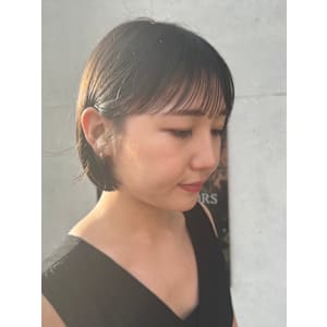 耳かけショートボブ/切りっぱなしボブ/黒髪/艶髪/美髪