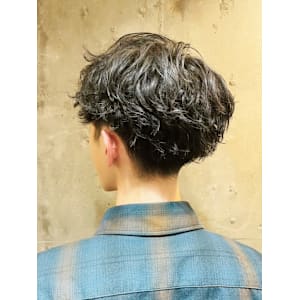 スパイラルパーマ　マッシュ　ツーブロック