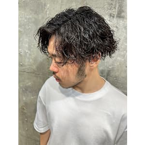 束感　波巻きパーマ　センターパート　ツーブロック