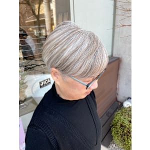 白髪を活かすおしゃれローライト - EMU international 春日部本店【エムインターナショナル】掲載中