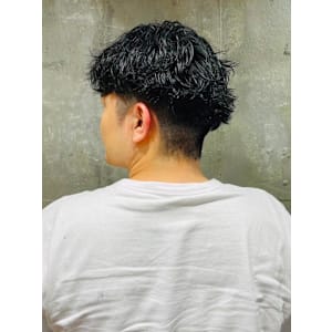 ツーブロック　爽やか　ツイストスパイラルパーマ　黒髪　メンズ