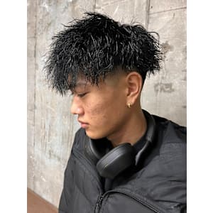 束感ツイスパショート　フェードカット　ピンパーマ