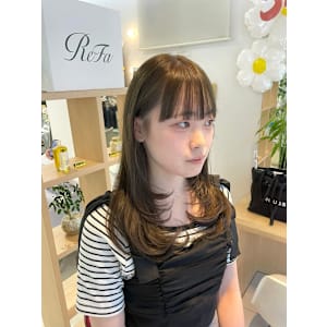 オリーブグレージュ