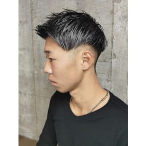 メンズショート　フルハイライト　シルバーカラー　アップバング