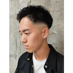 フェード　ショートスタイル　爽やか　アップバング　黒髪