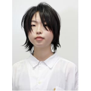 無造作でかっこいい黒髪ショートウルフメンズライクカット