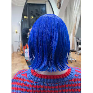 青髪くびれボブ