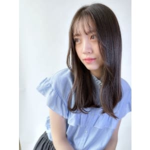 抜け感ミディアムヘア