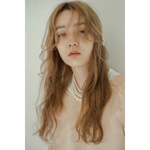 アッシュカラーのロングスタイル