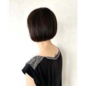 白髪ぼかしイノアグレージュカラー・切りっぱなしミニボブ