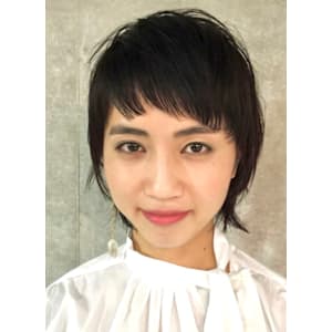 ショートバング個性的なザクザク短め前髪のウルフスタイル