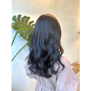 韓国風ウェーブヘア・透明感ブルージュ