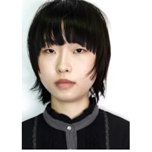 ショートバングザクザク前髪の個性的なショートカット