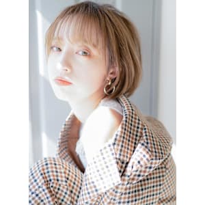 美髪ショートカットショートボブミルクティーベージュカラー前髪