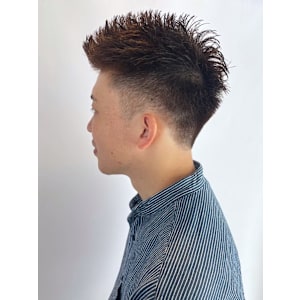 ソフトモヒカン　ブラウンカラー　刈り上げショート