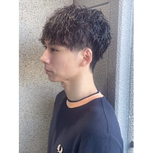 ナチュラルパーマ　ツーブロックマッシュ　束感スタイリング