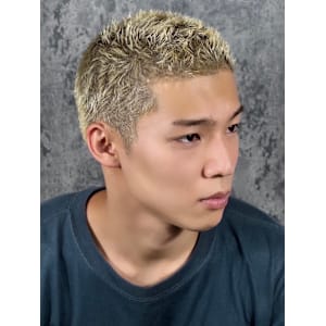 金髪ショートモヒカン