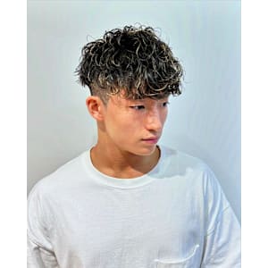 横浜メンズメッシュハイライトカラーパーマスペインカール眉毛