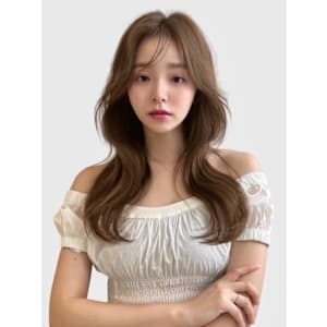 韓国風ベージュシースルーバングくびれヘア