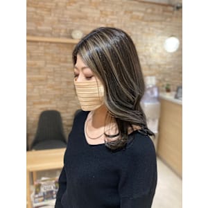 バレイヤージュ×ハイライト×アッシュ