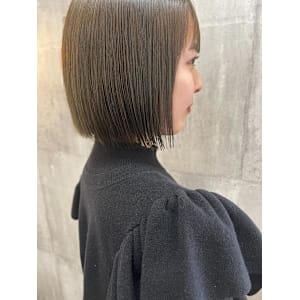 オリーブグレージュ