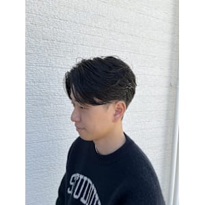 センターパート×ニュアンスパーマ