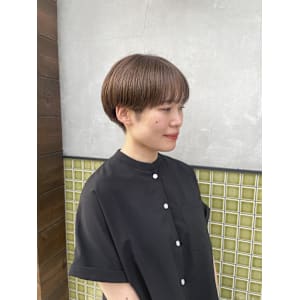 オリーブベージュ×マッシュショート