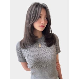 くびレイヤー前髪ピンクベージュエモージュインナーグレージュ