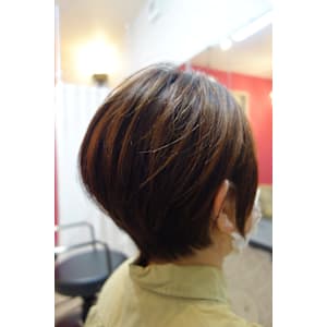 縮毛矯正をかけても丸みのある柔らかいショートボブ