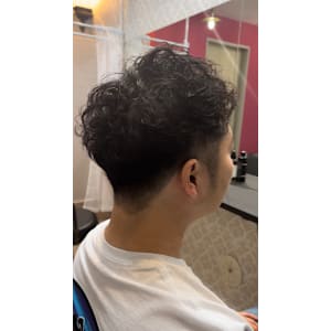 大人メンズツーブロックパーマ