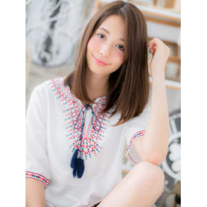 アシンメトリー艶カラー大人かわいい前下がり　グレージュカラー