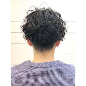 ３０代４０代大人メンズツーブロック無造作メンズパーマヘア