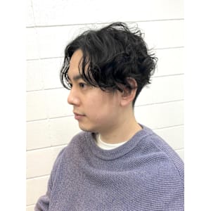 お手入れ簡単大人メンズツーブロック無造作クセ毛風パーマヘア