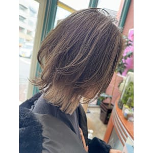 外ハネクビレボブ×インナーカラー/Ju