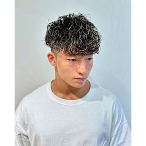 横浜メンズパーマスペインカールメッシュパーマハイライトカラー