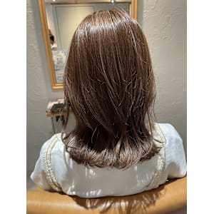 ピンクベージュ