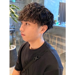 ツイストスパイラルパーマ　束感　メンズショート　メンズパーマ